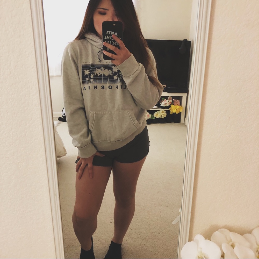 • c a l i h o o d i e •